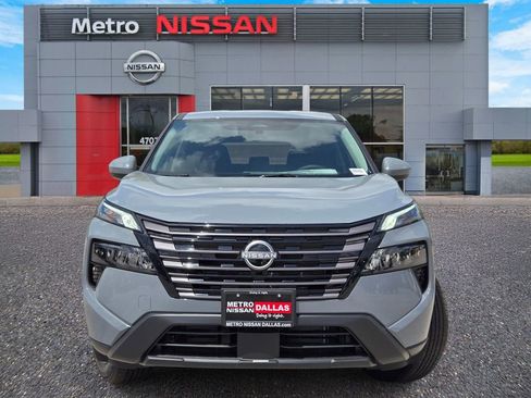 New 2026 Nissan Rogue SV w/ Cold Weather Package AWD/4WD image 2