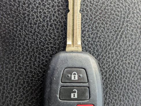 Used 2016 Toyota RAV4 LE FWD image 33