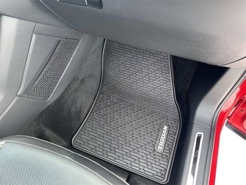 Used 2024 Volkswagen Tiguan SEL R-Line image 39