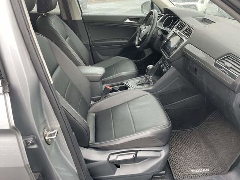 Used 2021 Volkswagen Tiguan SE w/ Panoramic Sunroof Package image 47