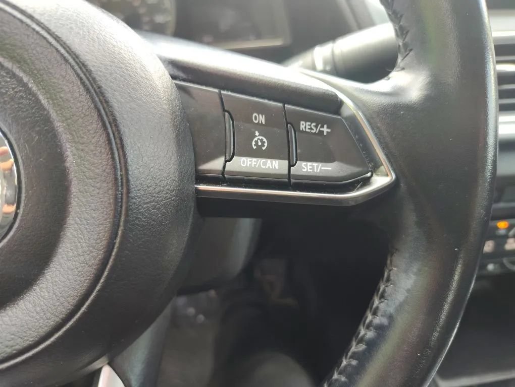 Used 2018 MAZDA MAZDA3 Touring FWD image 14