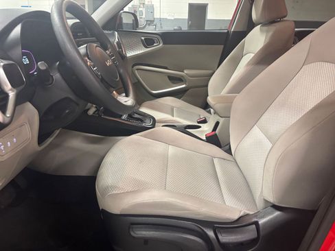 Used 2025 Kia Soul LX w/ LX Technology Package image 34