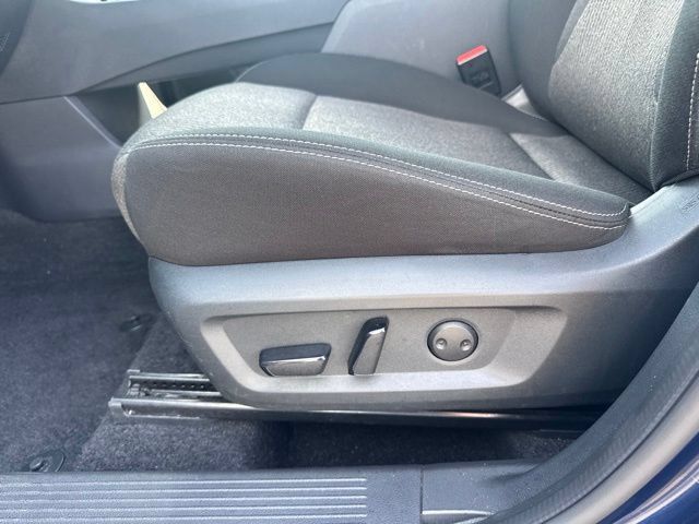 Used 2025 Nissan Rogue SV FWD image 19