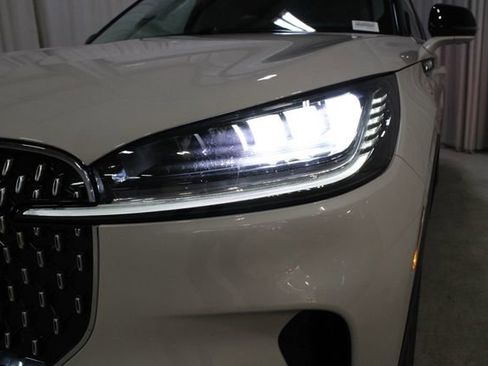 Used 2025 Lincoln Aviator AWD image 32