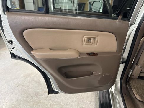Used 2001 Toyota 4Runner Limited image 34