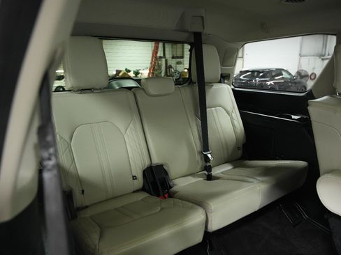 Used 2021 Ford Expedition Platinum image 19