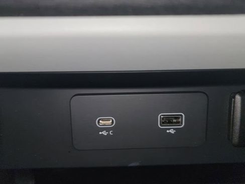 Used 2024 Land Rover Defender 110 S image 22