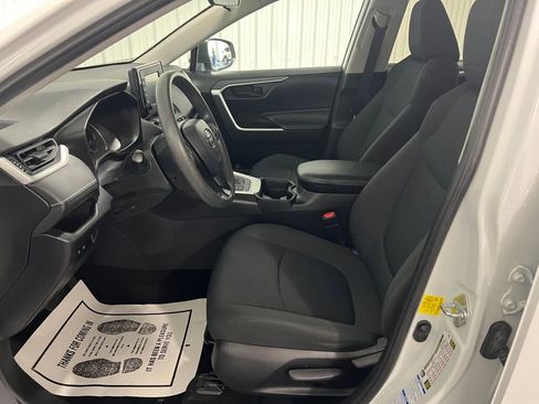 Used 2019 Toyota RAV4 LE image 5