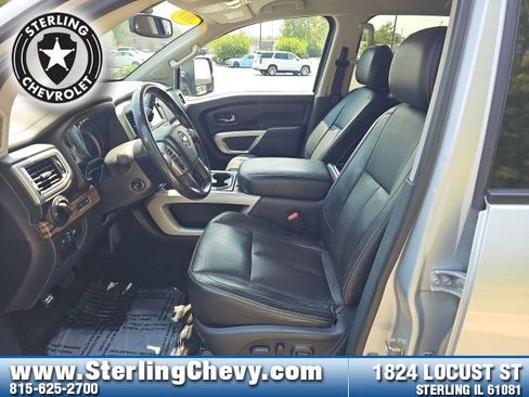 Used 2017 Nissan Titan SL w/ SL Towing Convenience Package image 9