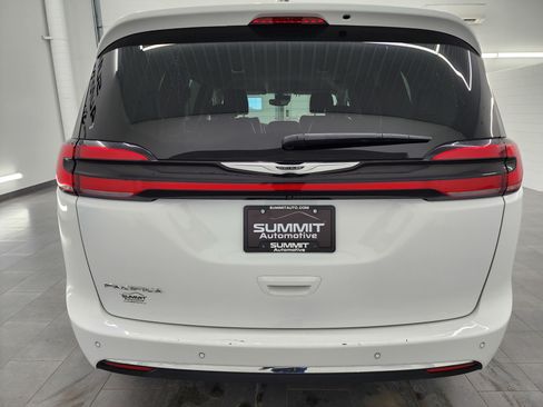Used 2024 Chrysler Pacifica Touring-L image 25