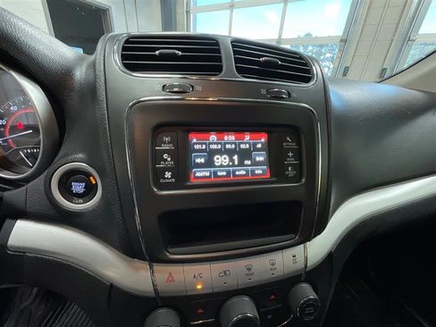 Used 2019 Dodge Journey SE image 16