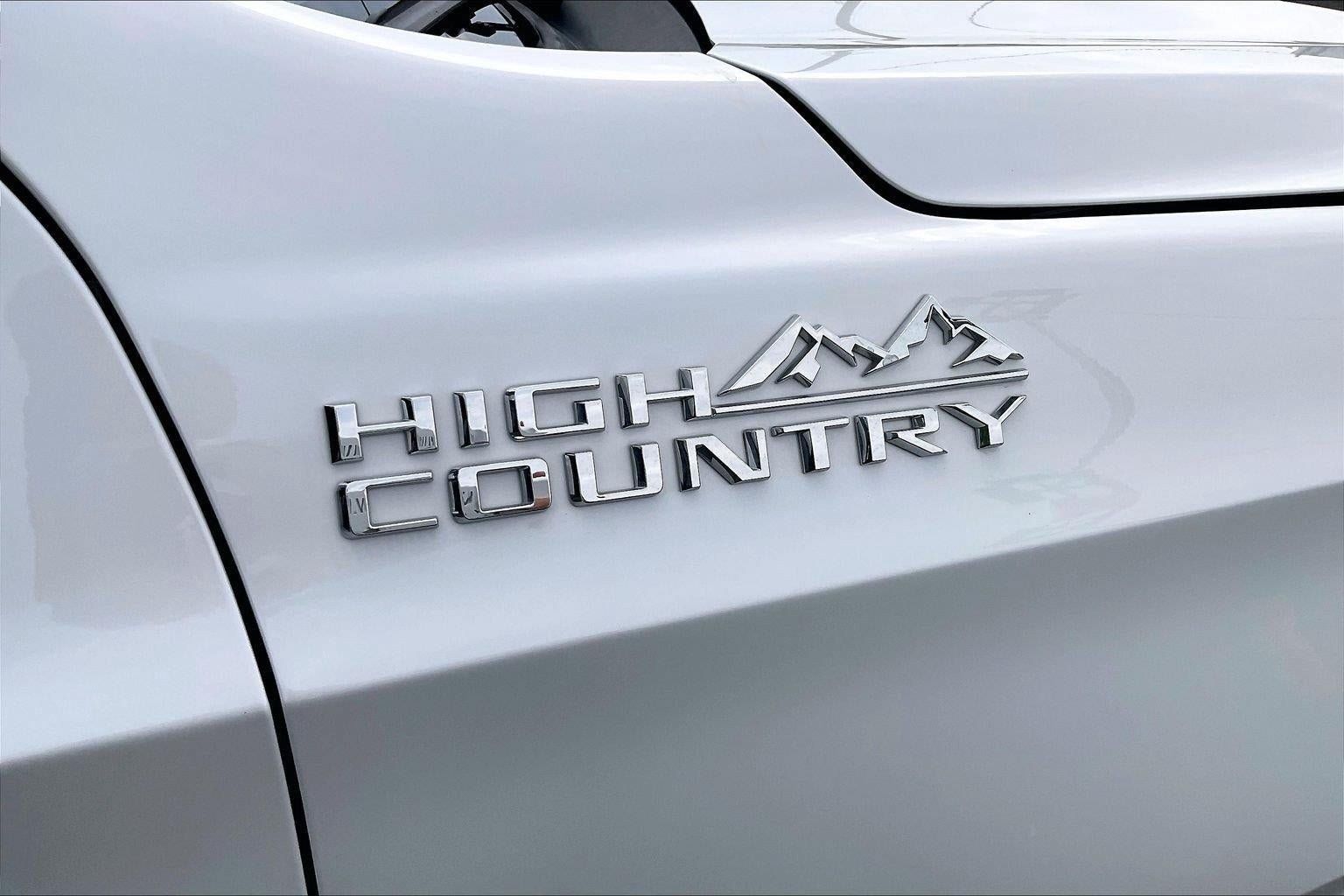 Used 2023 Chevrolet Suburban High Country w/ Premium Package AWD/4WD image 7