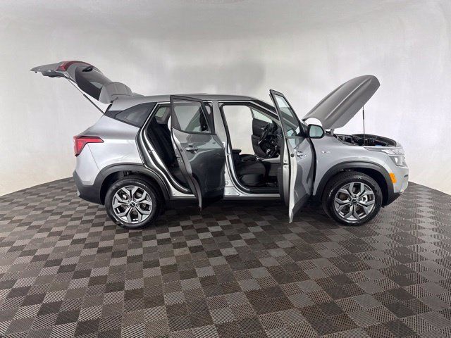 Certified 2026 Kia Seltos LX AWD/4WD image 15