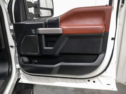 Used 2020 Ford F450 Platinum w/ FX4 Off-Road Package image 48