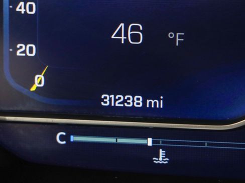 Used 2023 Chevrolet Suburban Z71 image 17