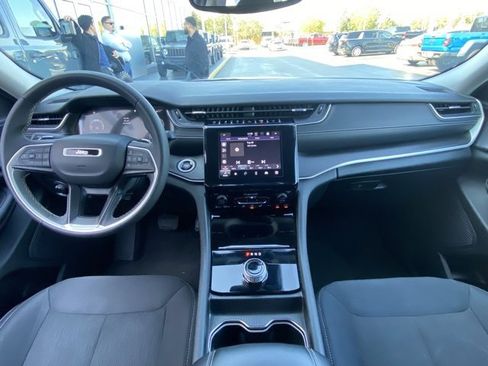 Used 2023 Jeep Grand Cherokee L Laredo image 14