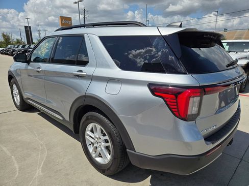 Used 2025 Ford Explorer Active w/ Active Comfort Package RWD image 5