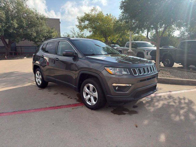 Used 2019 Jeep Compass Latitude w/ Popular Equipment Group AWD/4WD image 3