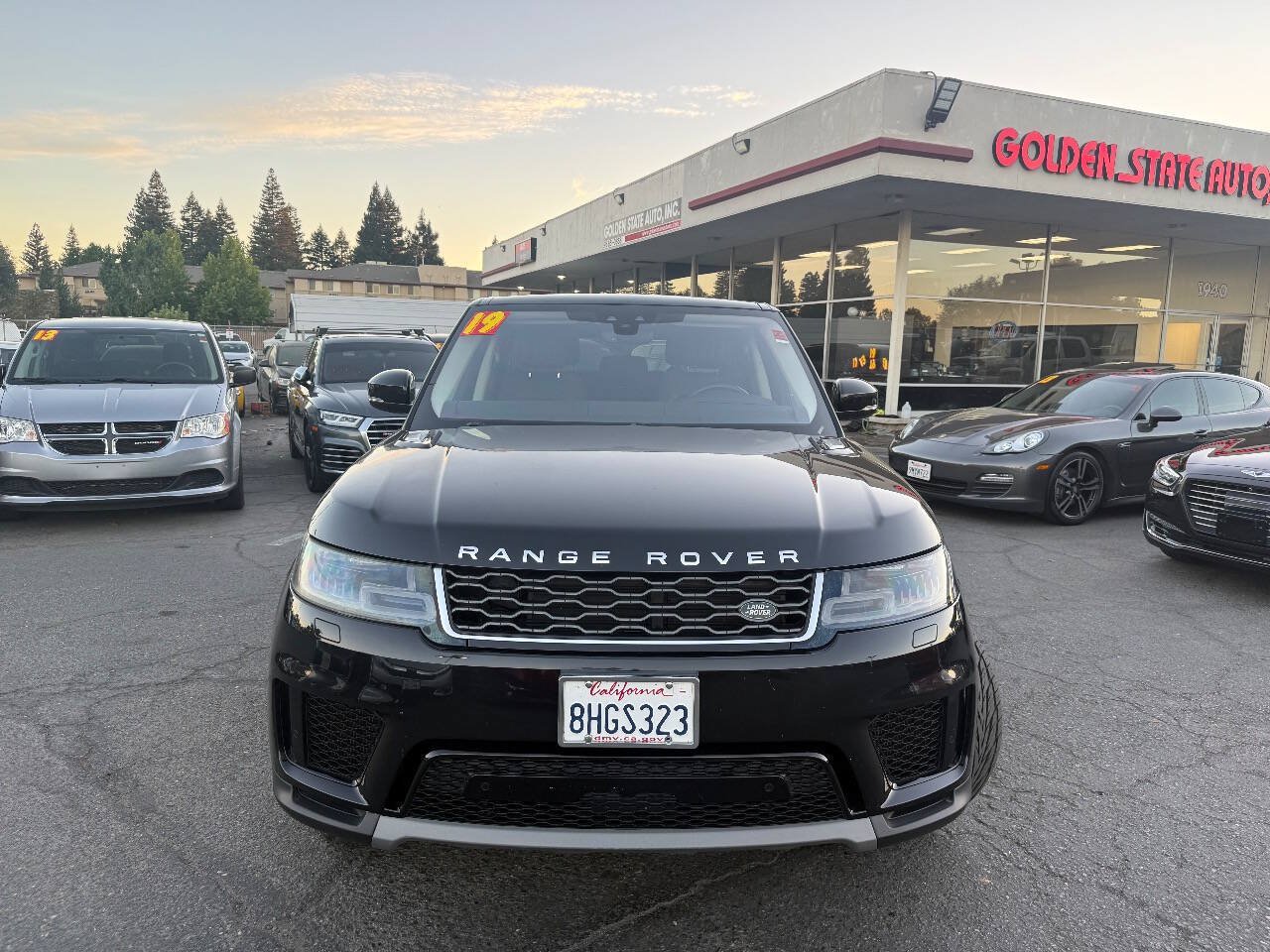 Used 2019 Land Rover Range Rover Sport SE AWD/4WD image 3