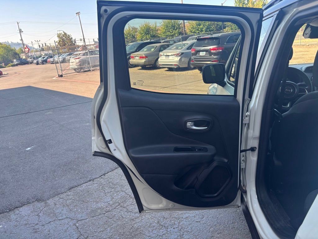 Used 2023 Jeep Renegade Trailhawk AWD/4WD image 21