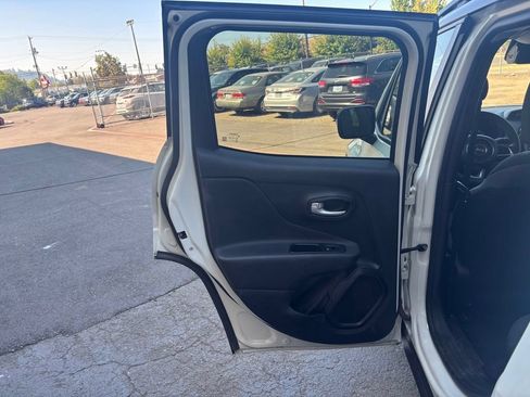Used 2023 Jeep Renegade Trailhawk AWD/4WD image 21