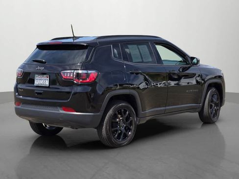 Used 2025 Jeep Compass Latitude w/ Altitude Special Edition AWD/4WD image 6