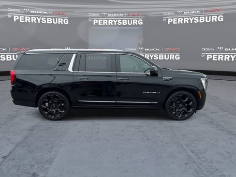 Certified 2025 GMC Yukon XL Denali Ultimate w/ LPO, Floor Liner Package AWD/4WD image 9
