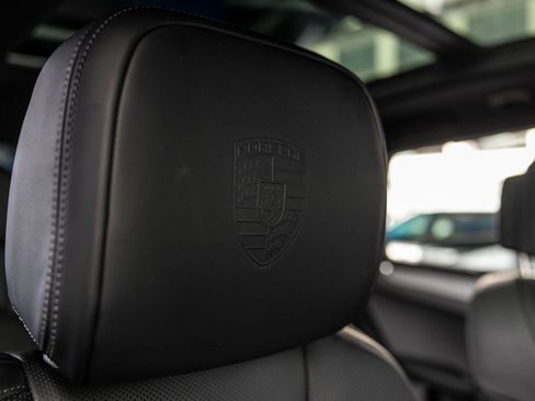 Certified 2026 Porsche Macan AWD/4WD image 34