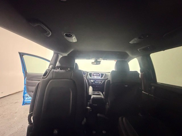 New 2027 Chrysler Pacifica Select FWD image 25