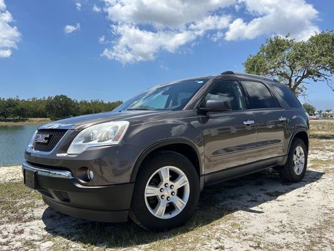 Used 2011 GMC Acadia SLE FWD image 1