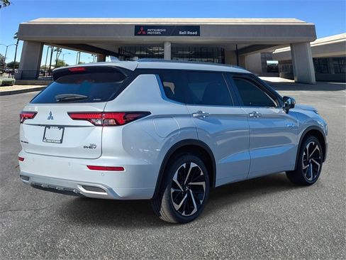 New 2025 Mitsubishi Outlander SEL image 3