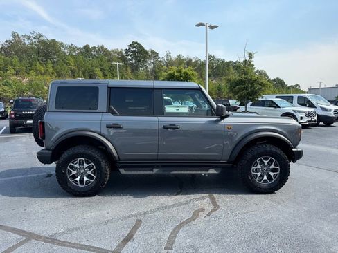 Used 2025 Ford Bronco Badlands image 9