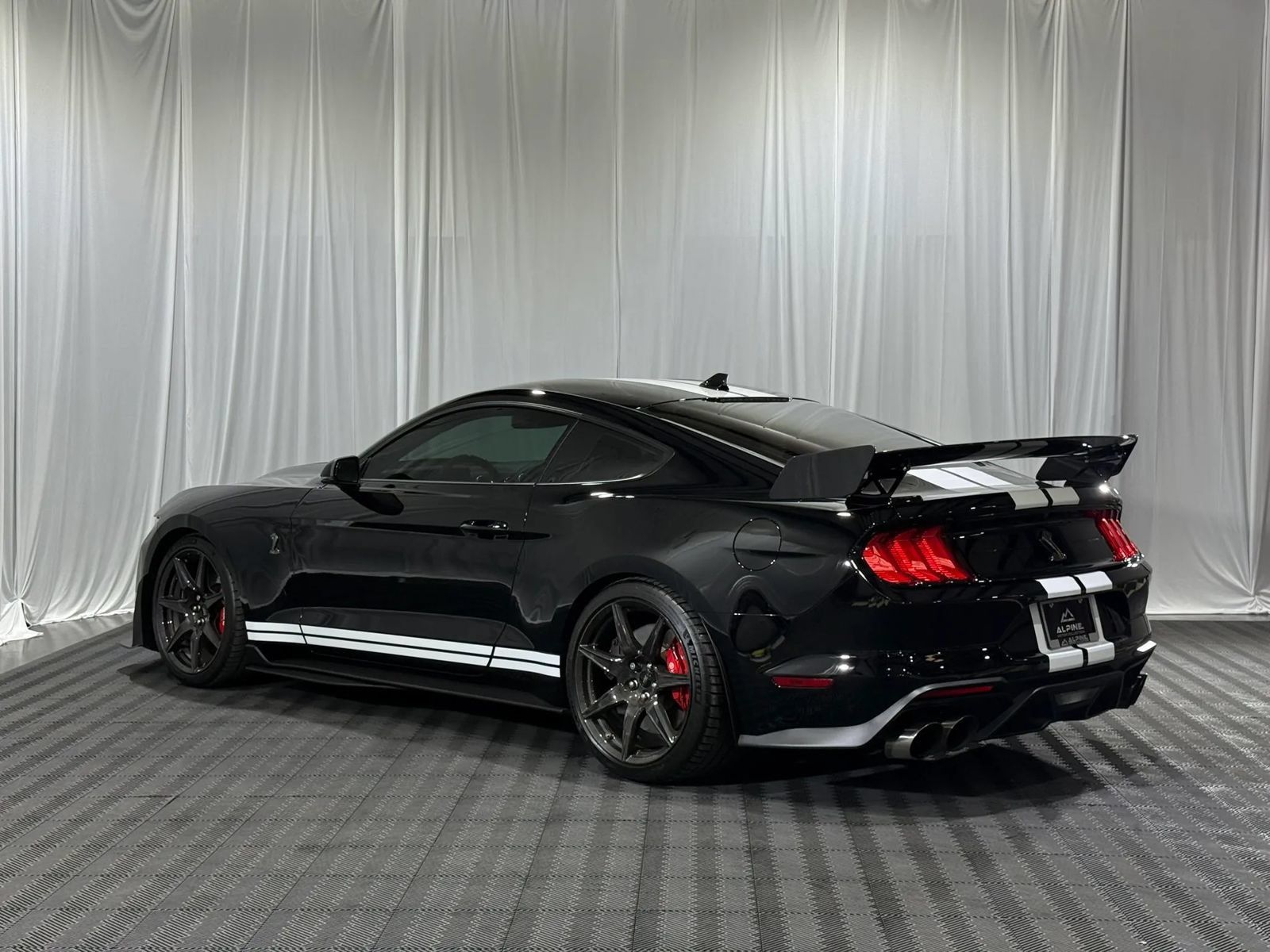 Used 2022 Ford Mustang Shelby GT500 w/ Carbon Fiber Track Pack RWD image 9