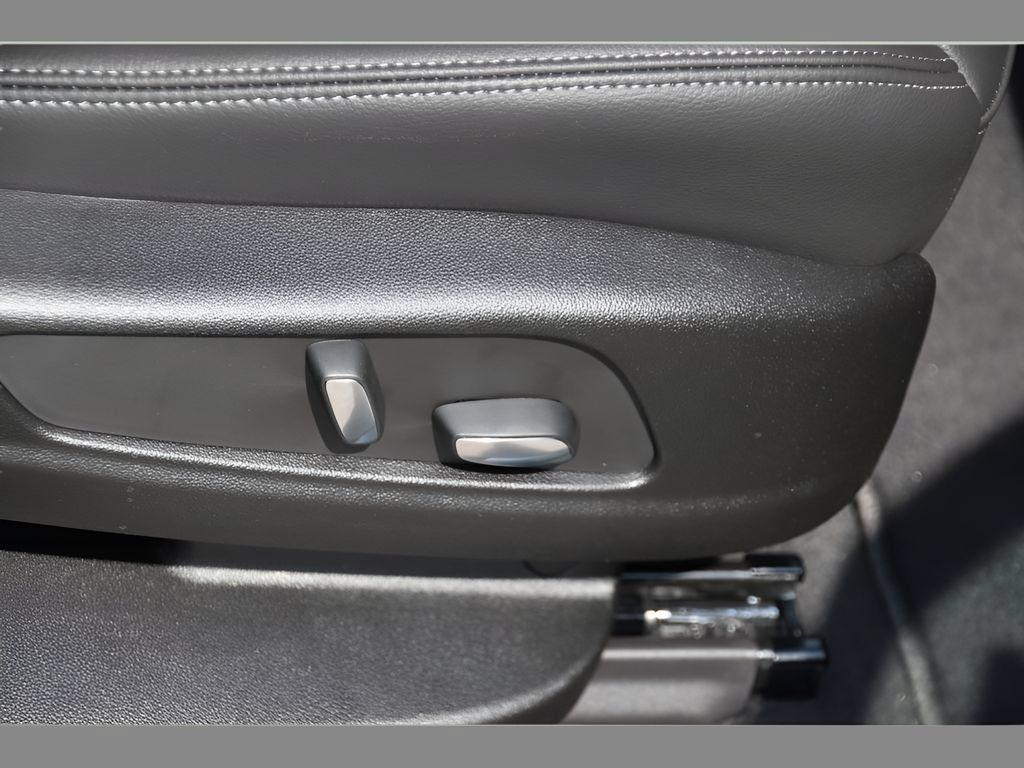 New 2025 Cadillac XT6 Luxury FWD image 30