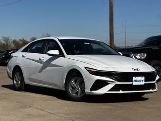 New 2026 Hyundai Elantra SE video 2