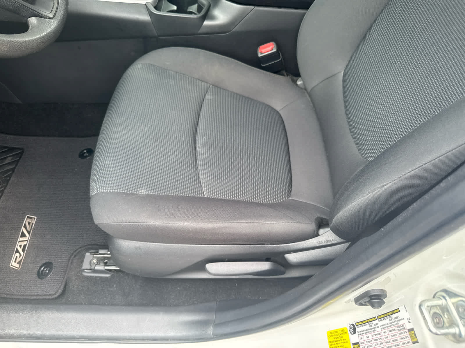Used 2021 Toyota RAV4 LE FWD image 7