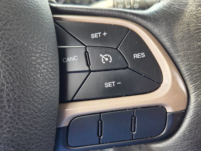 Used 2016 Jeep Renegade Latitude FWD image 30