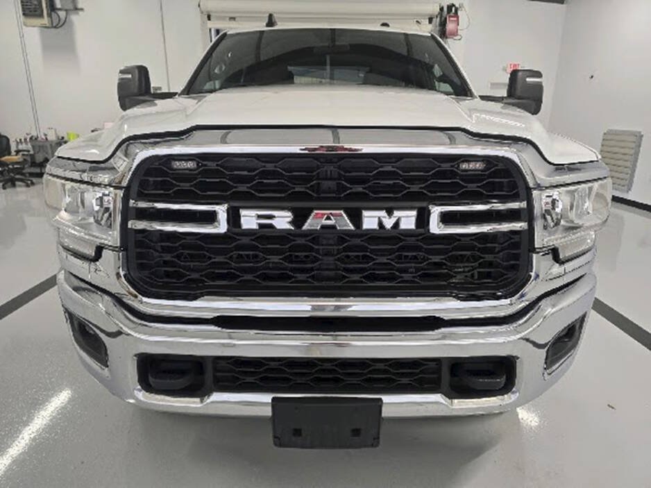Used 2024 RAM 2500 Tradesman w/ Chrome Appearance Group AWD/4WD image 4