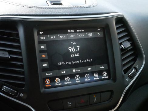 Used 2021 Jeep Cherokee Latitude Lux w/ Comfort/Convenience Group image 22