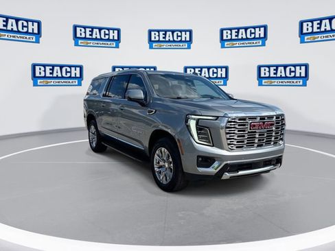 Used 2025 GMC Yukon XL Denali AWD/4WD image 2