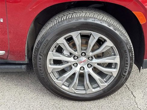 Used 2021 GMC Yukon Denali w/ Denali Premium Package image 9