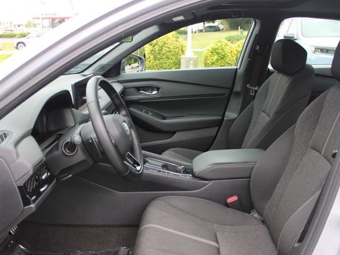 Used 2024 Honda Accord Sport image 11