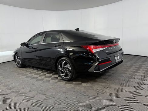 Used 2025 Hyundai Elantra SEL FWD image 7