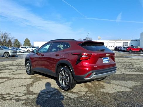 Used 2024 Chevrolet Trax LT image 5