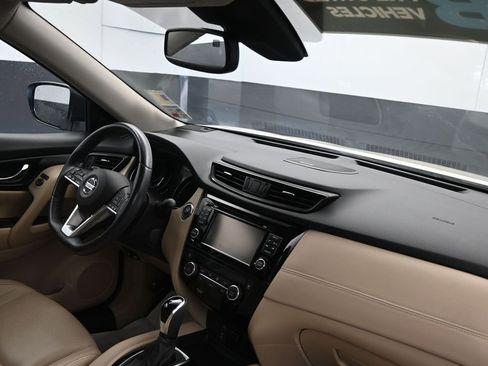 Used 2017 Nissan Rogue SL w/ SL Premium Package image 12