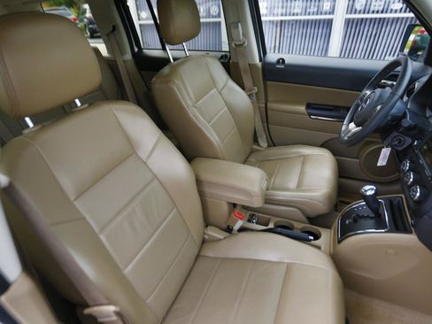 Used 2014 Jeep Patriot Limited w/ Sun/Sound Group AWD/4WD image 19