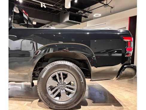 Used 2025 Nissan Frontier SV image 11