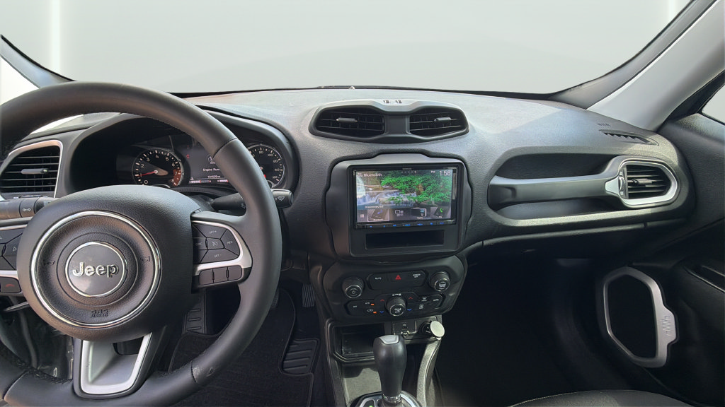 Used 2018 Jeep Renegade Latitude w/ UConnect 8.4 Nav Group FWD image 18