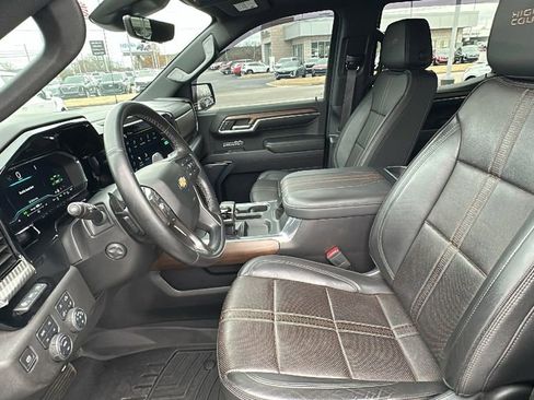 Certified 2023 Chevrolet Silverado 1500 High Country w/ Technology Package image 9