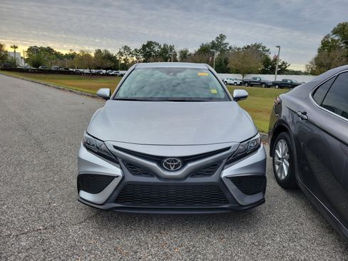 Used 2023 Toyota Camry SE image 2